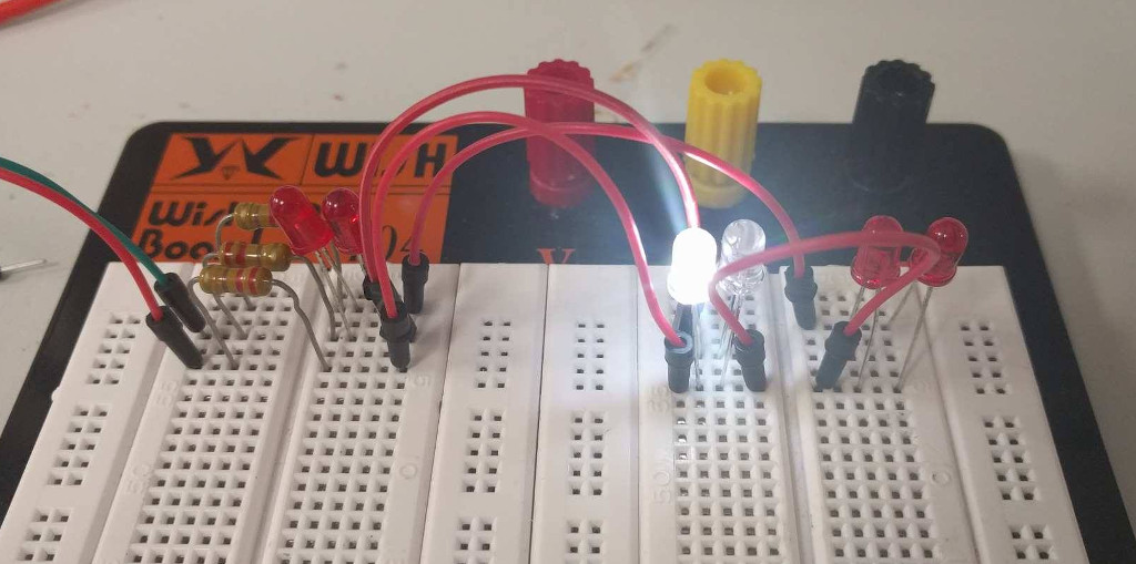 Charlieplexing schematic of 3 pin configuration